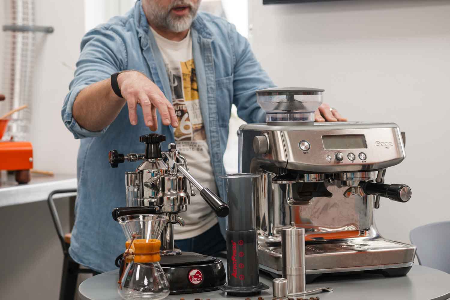 Coffee training course in Essex – Learn about coffee origins, roasting, extraction, and milk texturing in a hands-on workshop at Dash Coffee Lab.