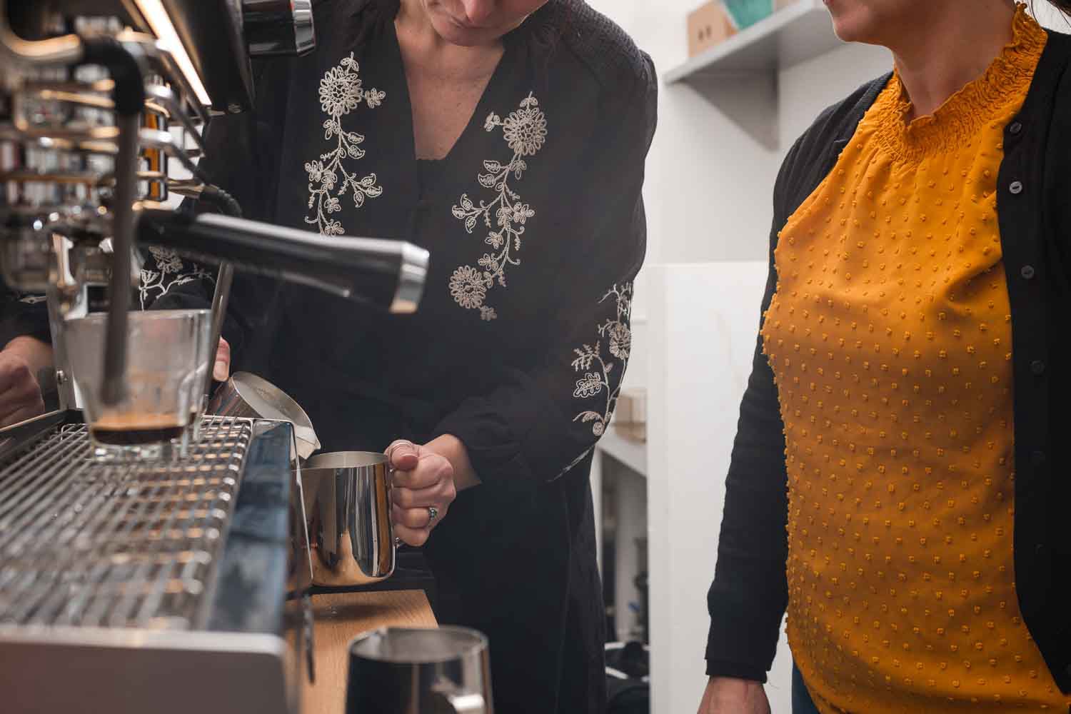 Coffee training course in Essex – Learn about coffee origins, roasting, extraction, and milk texturing in a hands-on workshop at Dash Coffee Lab.