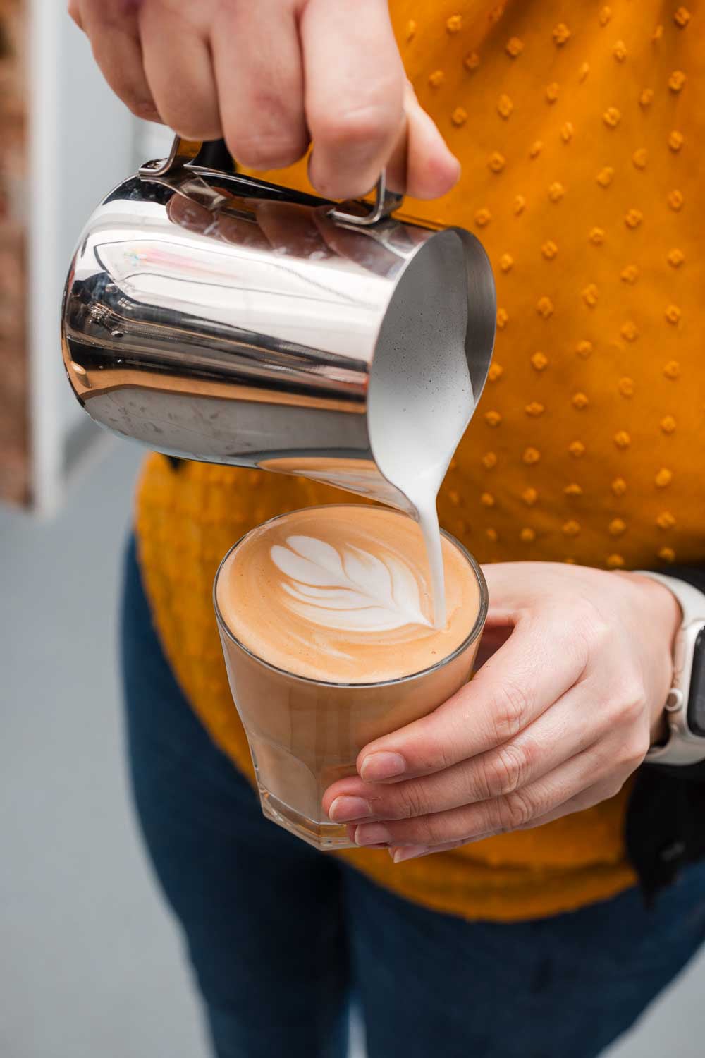 Coffee training course in Essex – Learn about coffee origins, roasting, extraction, and milk texturing in a hands-on workshop at Dash Coffee Lab.